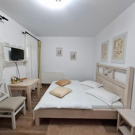 Hotel Dor De Casa Doljesti Exteriér fotografie