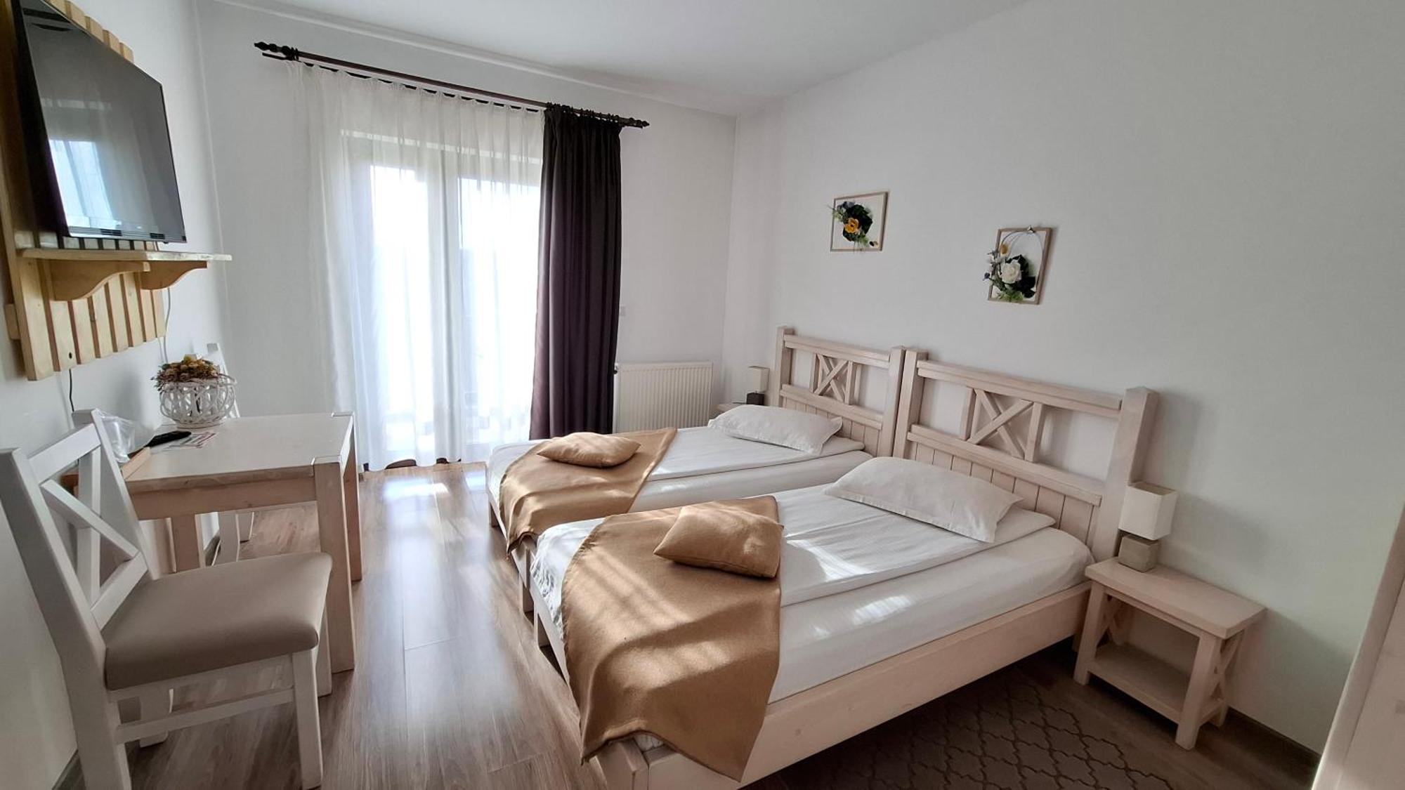 Hotel Dor De Casa Doljesti Exteriér fotografie